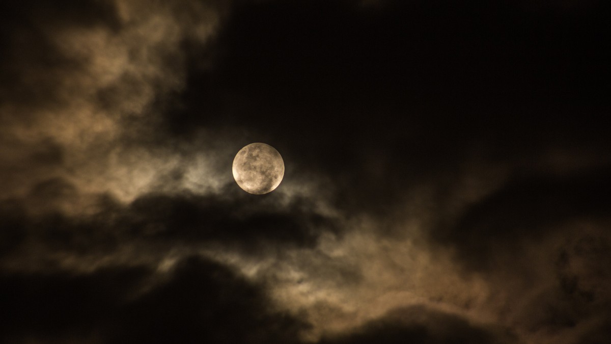 O céu noturno desperta a imaginação humana ao revelar constelações e mistérios do universo / Pixabay
