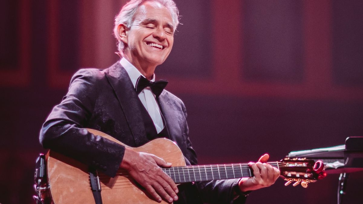 Sua carreira é marcada por prêmios como múltiplos BRIT Awards e nomeações ao Grammy. Em 2010, Bocelli foi homenageado com uma estrela na Calçada da Fama de Hollywood, solidificando sua posição na história da música/Reprodução/Instagram
