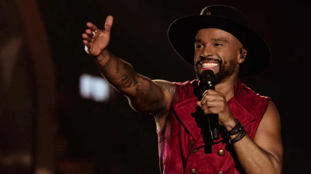 A apresentação será gratuita na praia do Gonzaga e deve atrair grande público