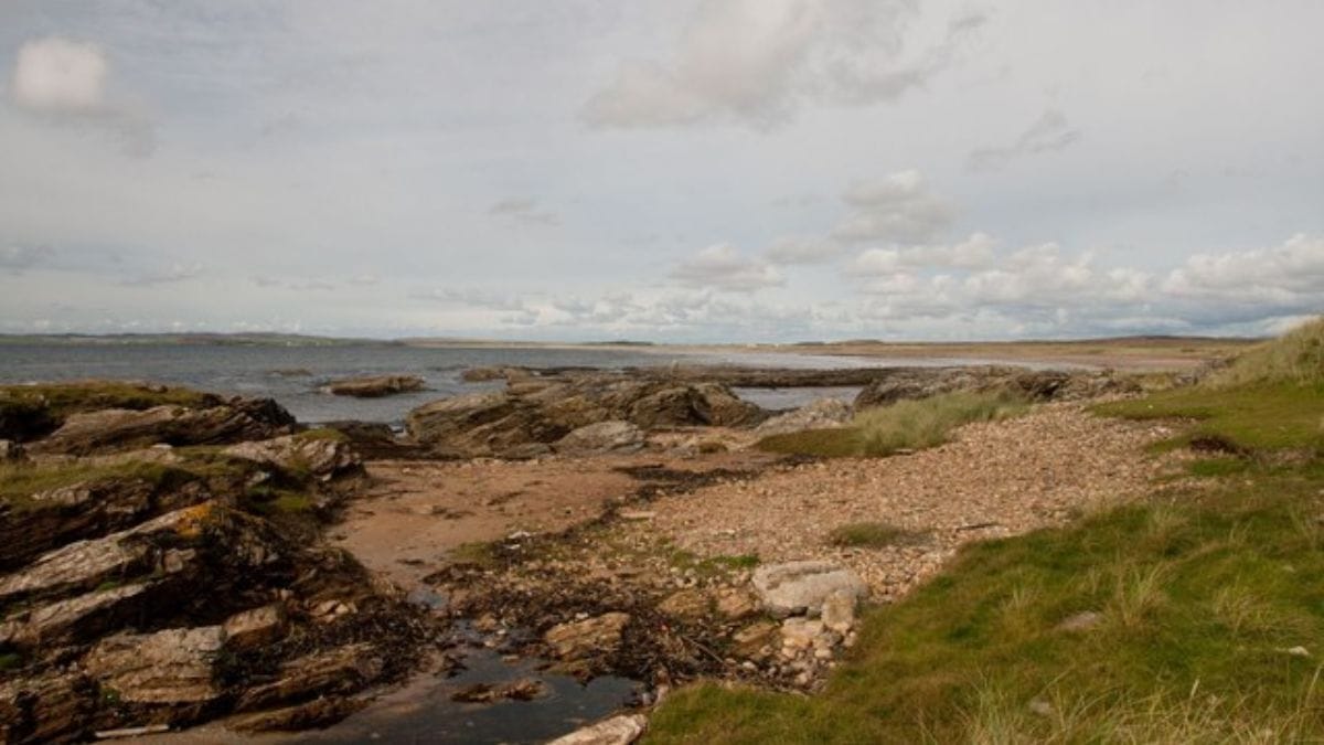 Praia Big Strand A mais longa de Islay, com cerca de 11 km de extensão, é conhecida pelas areias douradas e pela vista para o Atlântico/ Becky Williamson/Wikimedia Commons
