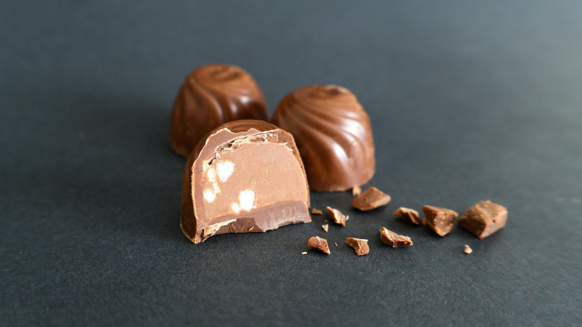 Você sabia que é possível unir a crocância do chocolate à textura e ao aroma do panetone em um único doce? A chave está em misturar frutas cristalizadas e essência de panetone ao recheio de trufa. É a sobremesa perfeita para inovar no Natal sem abrir mão do sabor clássico/Pexels