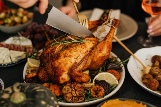 Frango pode ser uma boa opção para substituir carnes nobres como o peru