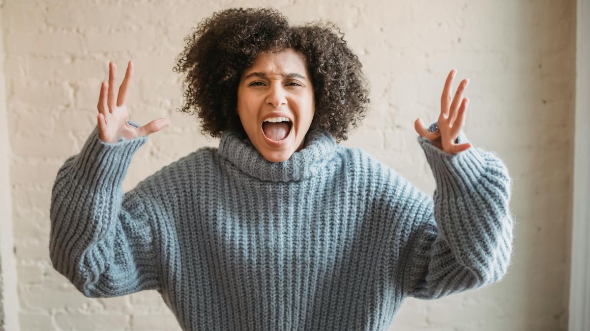 O estresse do dia a dia pode ser aliviado com Vitamina C! Frutas cítricas ajudam a reduzir os níveis de cortisol, o hormônio do estresse, prevenindo o mau humor/Pexels