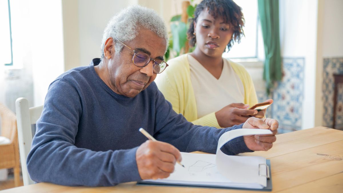 Você sabia que o odor do grupo mais velho pode ser menos desagradável do que o de jovens e de meia-idade? Pesquisas mostram que, ao contrário da percepção popular, o cheiro de pessoas entre 75 e 95 anos foi considerado menos intenso e mais neutro/Pexels
