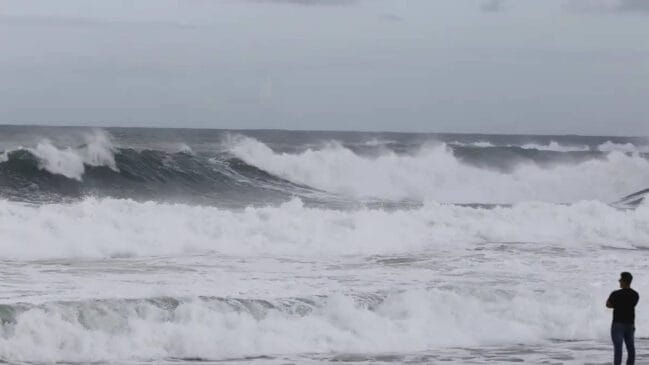 Mar na costa sudeste do Brasil segue agitado com risco de ressaca no litoral de SP