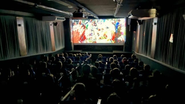 Em Praia Grande, o cine itinerante receberá a população na rua João Batista de Siqueira, em frente ao Clube Palmeiras, ao lado da Escola Idilio Perticaratti