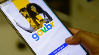 O portal Gov.br chega a registrar picos de 130 milhões de acessos simultâneos