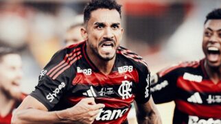 Em cobrança de escanteio perfeita de Arrascaeta, Danilo subiu sozinho e marcou o gol do tetra do Flamengo