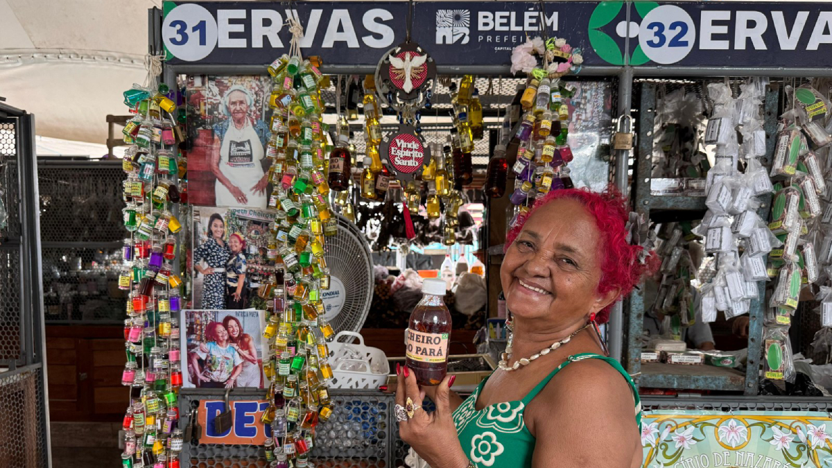 Nos corredores vizinhos ao artesanato, o aroma das ervas amazônicas domina o ambiente / Divulgação/Mayara Souto/COP30