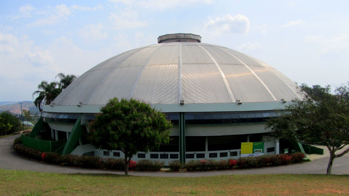 O ginásio municipal Antônio Elias / enioprado/Wikimedia Commons