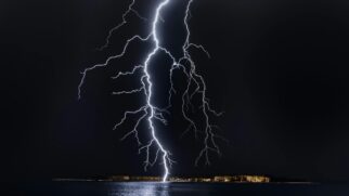 Nesse cenário, ainda há possibilidade de temporais com vendavais, chuva intensa, raios e queda de granizo.