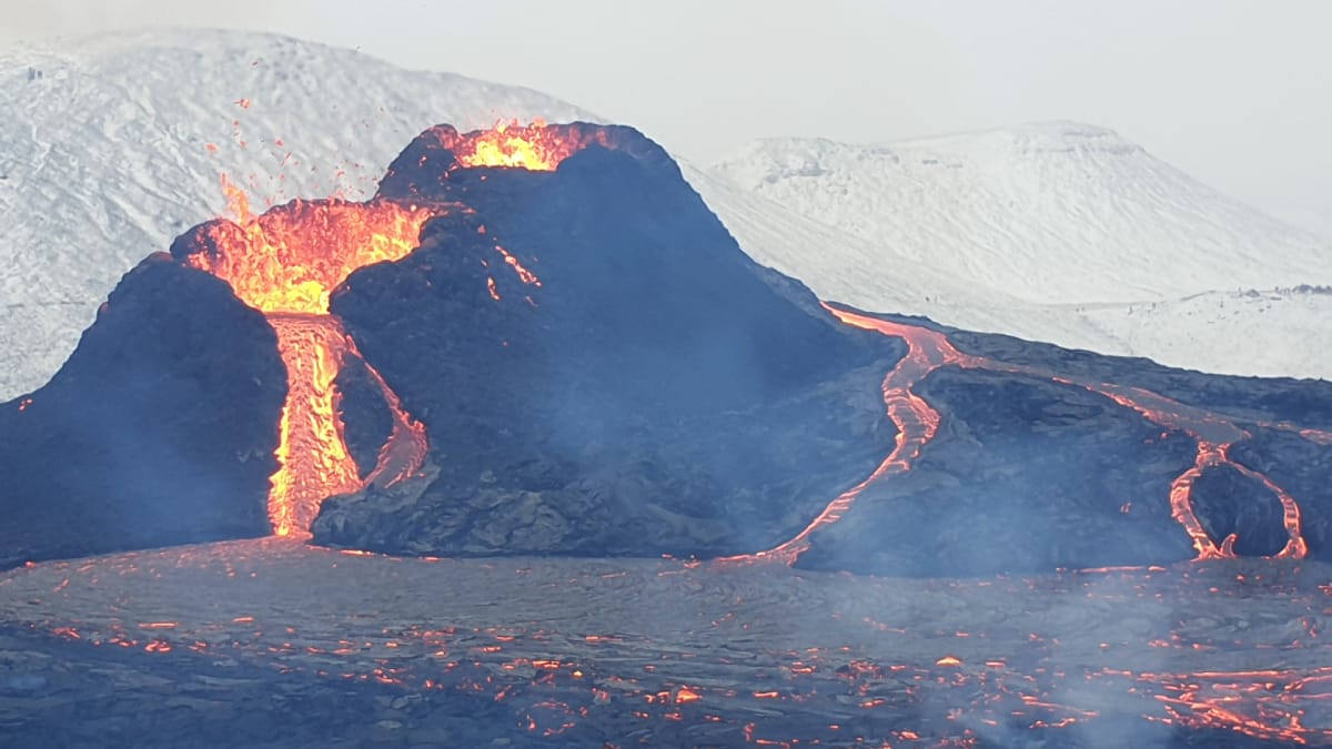 Especialistas lembram que o Fagradalsfjall, no vale de Reykjanes, entrou em erupção após 800 anos de silêncio / Wikimedia Commons/Berserkur