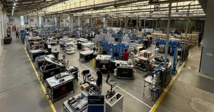 Com um portfólio de mais de 18 mil produtos, a Schmersal é referência global em soluções voltadas à segurança de máquinas, automação industrial e tecnologia para elevadores
