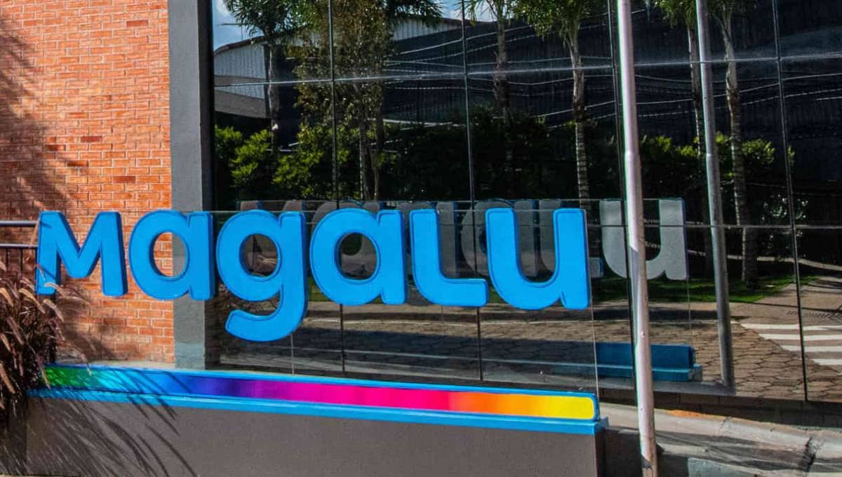 As oportunidades contemplam diferentes níveis de experiência e perfis profissionais, com destaque para cargos nas áreas de tecnologia, dados, design e atendimento