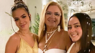 Débora usou os stories para relatar sua frustração com a postura das filhas