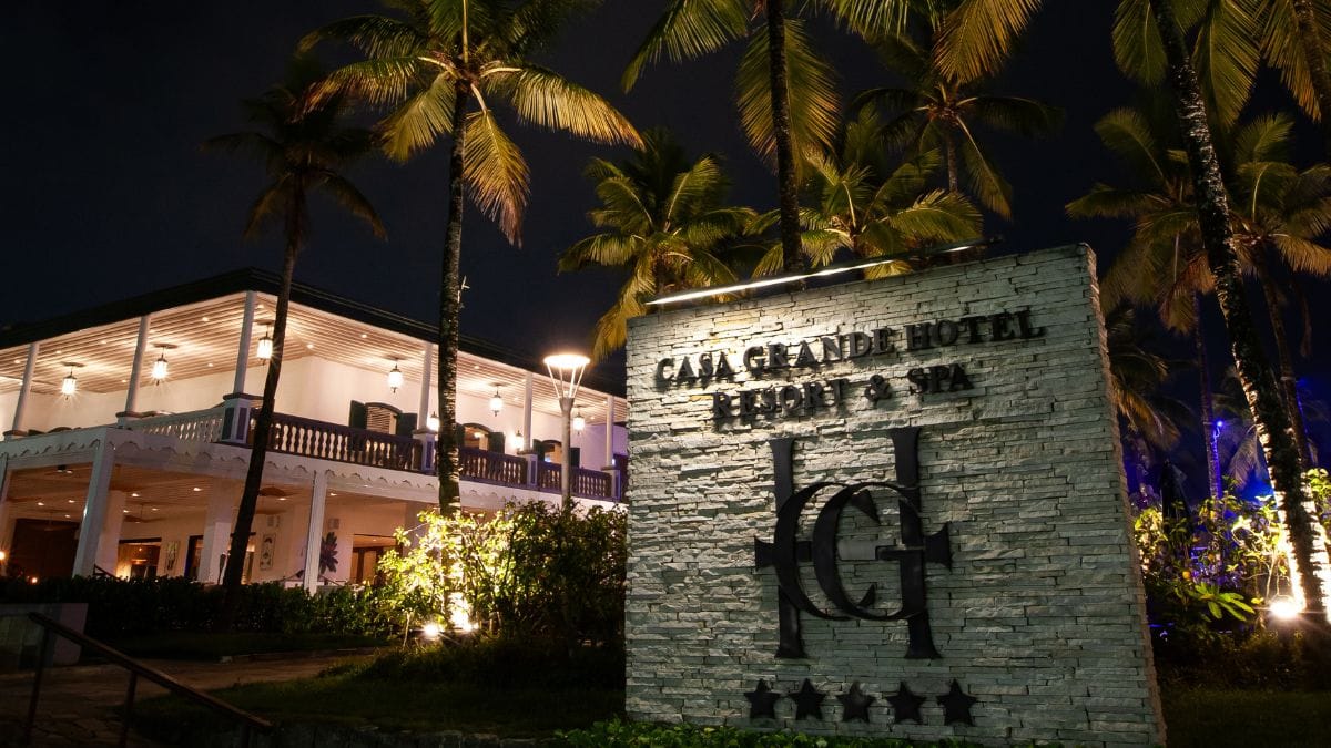 Fachada do Hotel Casa Grande, ícone da hospitalidade no litoral paulista (Divulgação)