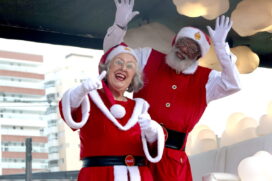 No Parque da Cidade, as atrações continuam com o espetáculo teatral Salvando o Natal, seguido da chegada do Papai Noel, momento mais aguardado pelas crianças.