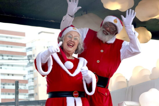 No Parque da Cidade, as atrações continuam com o espetáculo teatral Salvando o Natal, seguido da chegada do Papai Noel, momento mais aguardado pelas crianças.