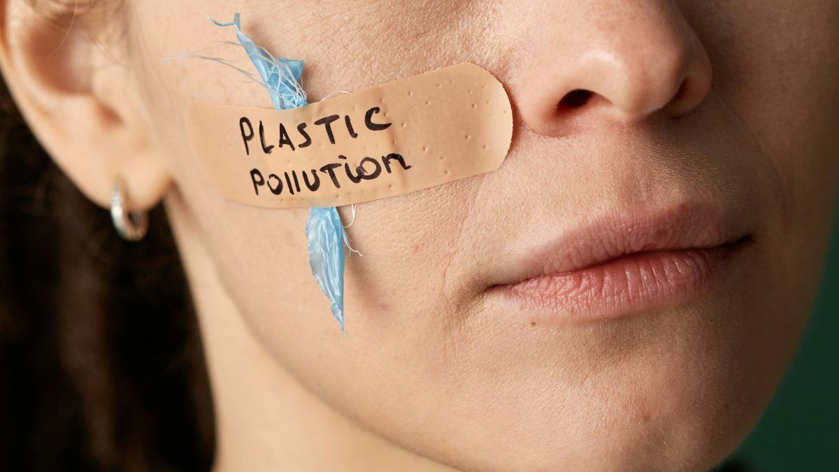 Pesquisas mostram que microplásticos já estão presentes em água potável, alimentos e até no ar que respiramos/Pexels