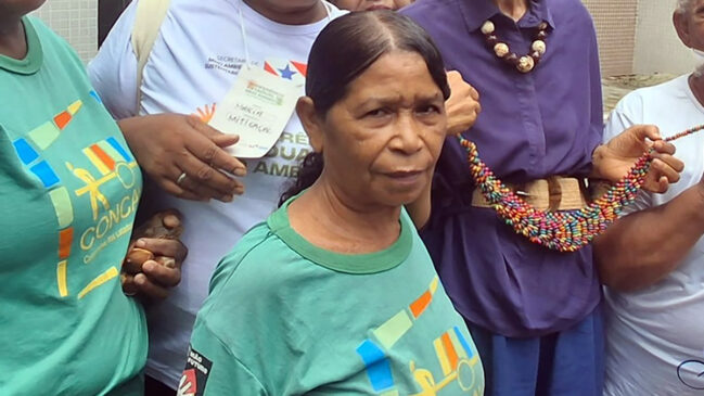 No começo, Iracema passava o dia inteiro sob o sol quente recolhendo lixo