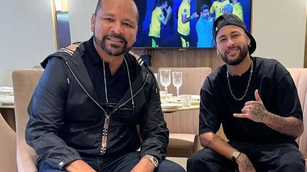 O empresário já declarou que conseguiu sucesso financeiro antes do filho, afirmando que faturava R$ 40 milhões por ano como empresa em 2013, quando o Neymar Jr. ainda não tinha R$ 5 milhões na conta ao sair do Santos/Reprodução/Instagram