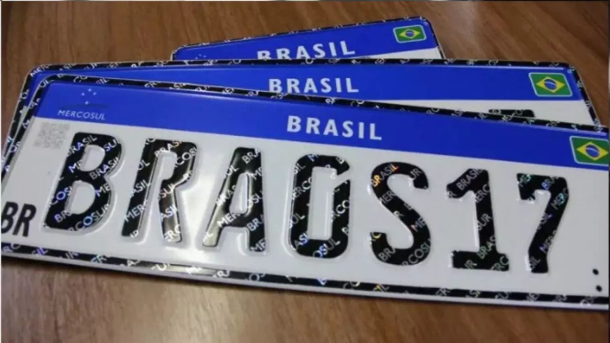 Adotada em território brasileiro desde 2018, as placas Mercosul não são obrigatórias no país até então