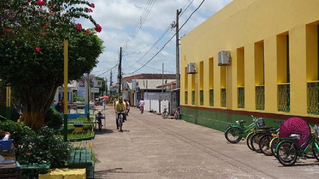 Em Afuá, as rondas policiais, os táxis e até as ambulâncias funcionam com bicicletas