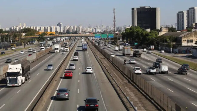 A intervenção tem como objetivo melhorar o fluxo dos cerca de 350 mil veículos diários que utilizam o trecho