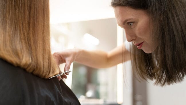 Quando o assunto é rejuvenescer o visual, o corte de cabelo é um dos maiores aliados.
