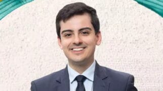 O apresentador Dudu Camargo voltará ao palco do SBT