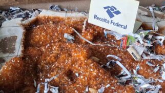 A carga de pedras semipreciosas estava distribuída em cinco contêineres
