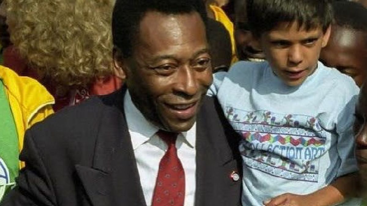 Pelé é considerado por muitos o maior jogador de futebol da história, sendo reverenciado mundialmente como símbolo do esporte brasileiro/Reprodução/Instagram