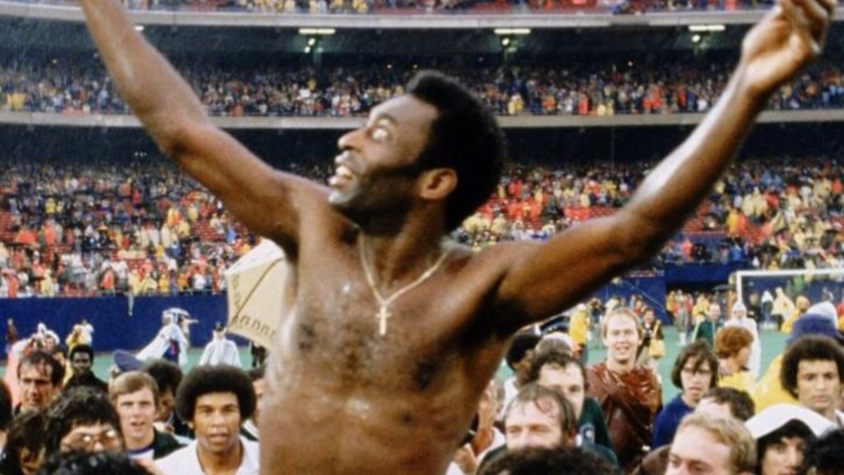 Nascido em Três Corações (MG), começou a carreira profissional muito jovem no Santos, clube pelo qual se tornou ídolo e conquistou títulos históricos/Reprodução/Instagram