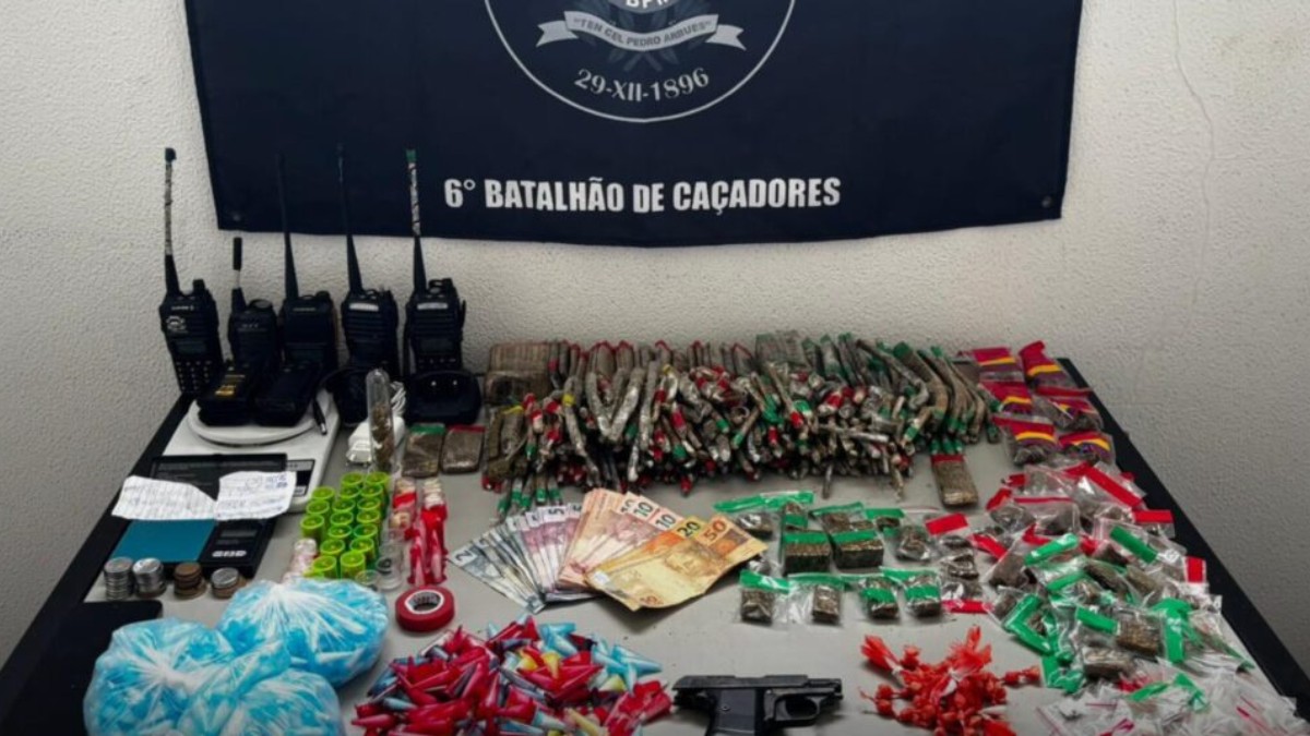 Todo o material recolhido, assim como os detidos, foi levado ao 2&ordm; Distrito Policial de Santos