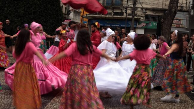 A iniciativa integra o calendário oficial de Santos e reúne oficinas, palestras, debates, apresentações artísticas, ações educativas e vivências históricas