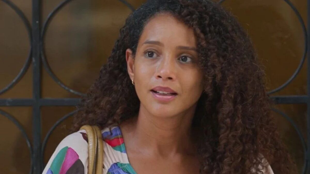 Na capital fluminense, Raquel se envolve com Ivan Meireles (Renato Góes), um administrador de empresas honesto, que se torna um importante apoio em sua trajetória de reinvenção e ascensão/Reprodução/Globo