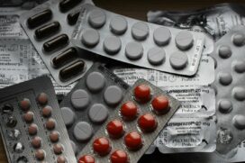 Tema preocupa autoridades sanitárias, principalmente pela expansão da venda de medicamentos pela internet