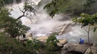 Rio Shanay-timpishka, conhecido como "fervido calor do sol", atinge temperaturas que podem chegar a 100 °C