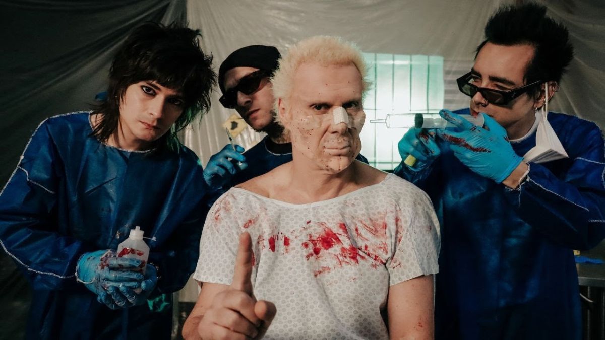 Nas imagens, o Papito aparece recalchutado, reforçando a crítica à busca pela aparência perfeita