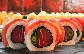 No Haru são comprados 5,5 toneladas de salmão, 750 quilos de atum, 600 quilos de filé de tilápia e 800 quilos de camarão por mês