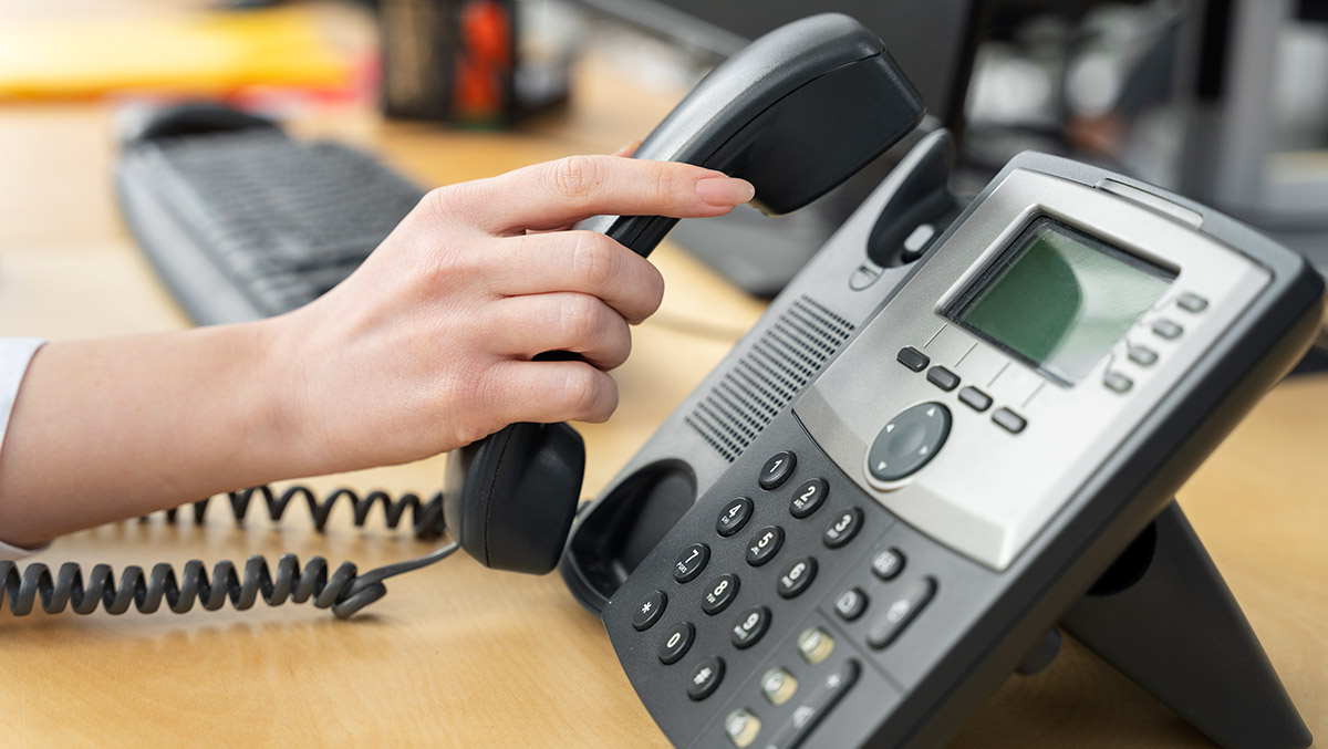 Movimento discreto, mas crescente, tenta trazer de volta um símbolo dos anos 1990: o telefone fixo