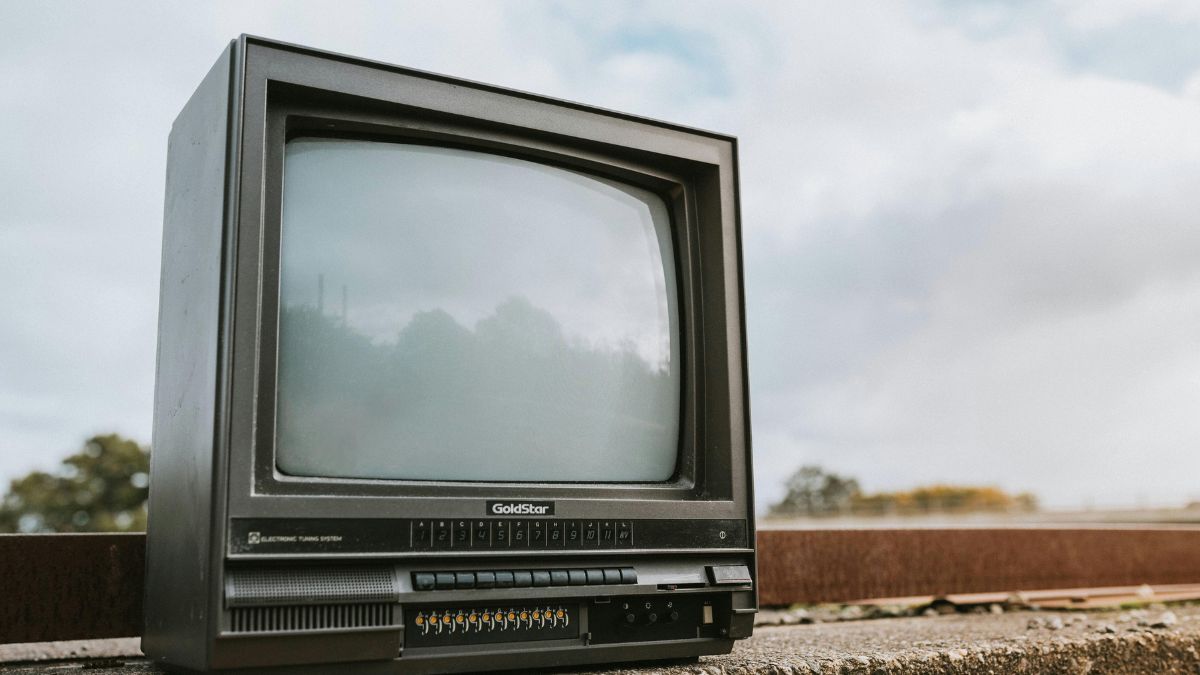 A eletricidade estática gerada pela tela do tubo CRT era poderosa o suficiente para atrair poeira (e pelos de animais de estimação)/Pexels