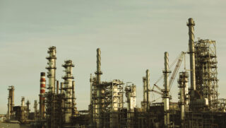 O óleo precisa ser misturado com petróleo mais leve antes de ser comercializad
