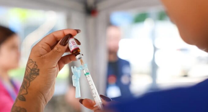Embora os números de casos não indiquem um agravamento regional, a cobertura vacinal contra meningite está longe de alcançar o patamar recomendado pelo Ministério da Saúde
