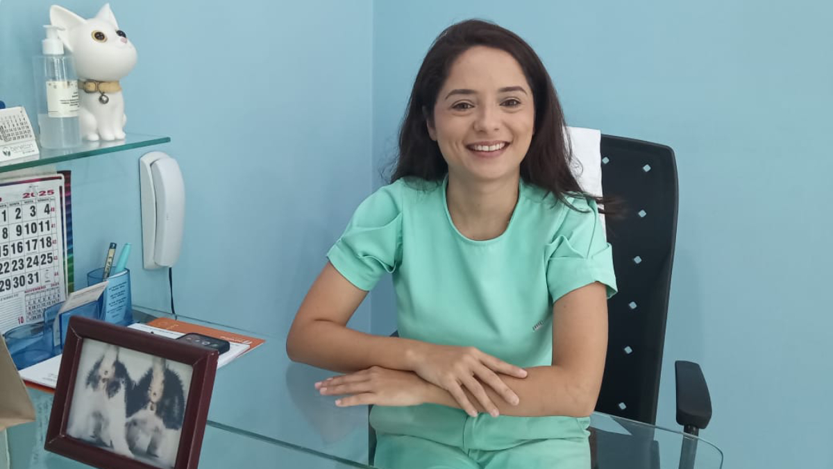Lais Belli utiliza uma técnica inovadora para recuperar visão de gatos e cães em Itanhaém / Divulgação/Nayara Martins