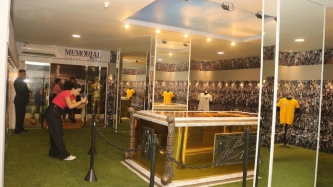 O túmulo de Pelé é o mais famoso da cidade