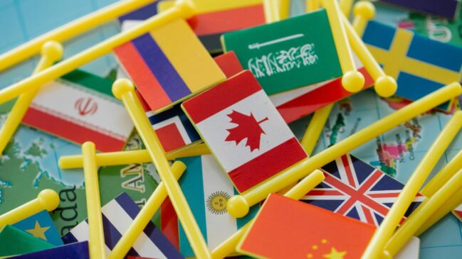 O Relatório Mundial da Felicidade 2025 revela o outro extremo do ranking global, destacando países marcados por crises humanitárias, conflitos e desigualdades que impactam diretamente o bem-estar da população