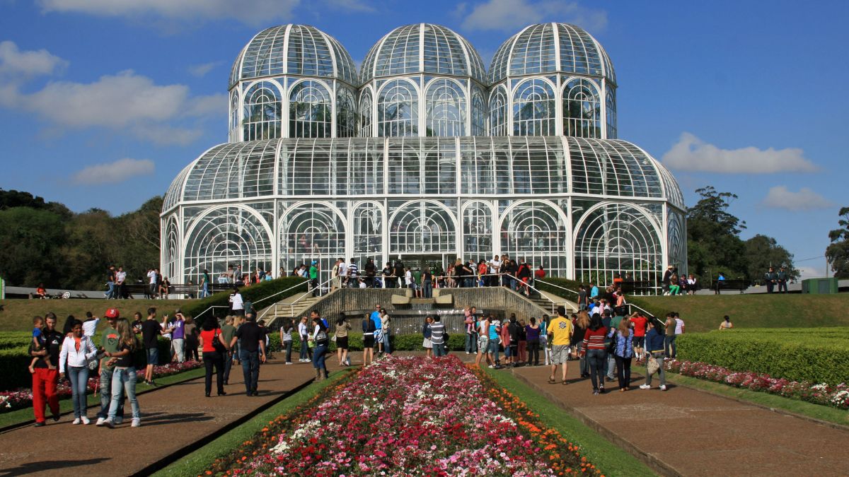 Curitiba: A capital paranaense integra a lista de cidades com maior fluxo de viajantes no Natal/ Halley Pacheco de Oliveira/Wikimedia Commons