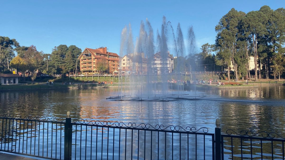 Gramado Clima europeu e decoração temática atraem turistas durante a temporada de fim de ano/ Yeuxpapilon/Wikimedia Commons