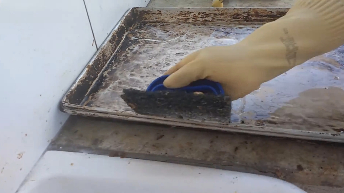 A assadeira deve ser higienizada regularmente